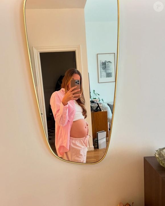 Aujourd’hui, elle se dit heureuse de pouvoir enfin partager ce moment avec sa communauté. 

Margaux Lignel, la femme d'Arnaud Bonet, a publié de nombreuses photos de l'annonce de sa grossesse sur Instagram.