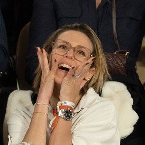 La chanteuse de 44 ans anime une chronique sur la parentalité, le lundi.
Lorie Pester assiste à la 12e journée de Roland-Garros 2026 au parc Roland-Garros, le 4 juin 2026 à Paris, en France. Photo de Laurent Zabulon/ABACAPRESS.COM