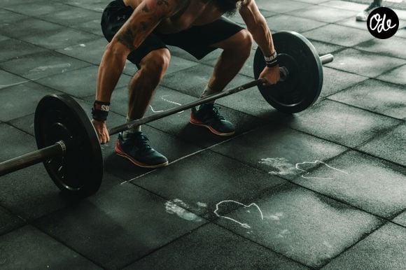 "Les gens attribuent souvent ces difficultés à l’âge, alors qu’il est possible de ralentir ce processus grâce à un entraînement adapté", explique-t-il.

Victor Freitas / Unsplash
