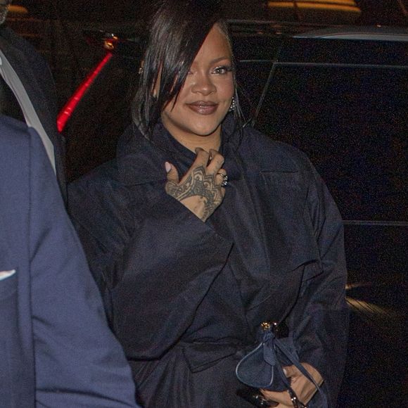 New York, NY – À l’issue des CFDA Fashion Awards 2025, Rihanna et A$AP Rocky ont été aperçus se rendant dîner au restaurant italien haut de gamme ALBA à New York, pour célébrer la victoire de Rocky, qui a reçu le Fashion Icon Award.

Backgrid USA / Bestimage