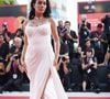 À 32 ans, l’Espagnole qui vient de se marier avec le champion de football multiplie les projets et s’impose aussi comme une femme d’affaires. 

Georgina Rodriguez assiste au tapis rouge Queer lors de la 81e édition du Festival international du film de Venise le 3 septembre 2024 à Venise, en Italie.  © Lucia Sabatelli / Bestimage