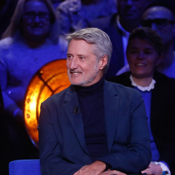 Exclusif - No Web - Antoine de Caunes - Enregistrement de l'émission "La Boîte à secrets", au Studio du Lendit, présentée par F.Bollaert et diffusée le 24 janvier sur France 3. Le 16 décembre 2024
© Christophe Clovis / Bestimage