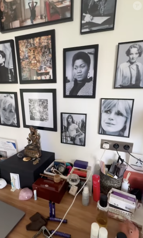 Parmi elles, Jane Birkin, Dalida, Amy Winehouse, Aretha Franklin, Tracy Chapman, Edith Piaf, ou bien encore Grace Kelly, Jackie Kennedy et Audrey Hepburn.

Capture Instagram de Carla Bruni