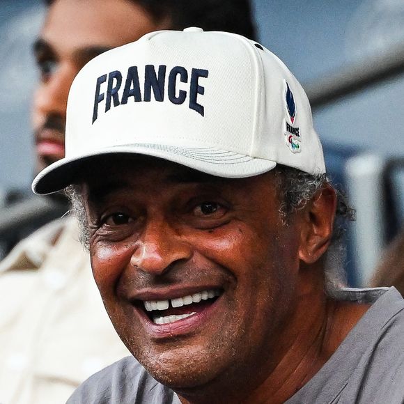 "J'ai grandi ici jusqu’à l’âge de 12 ans, avait confié Yannick Noah au journal "Le Monde" en 2022. A l’époque, il n’y avait rien sur ce terrain familial, juste de la brousse et une rivière, un peu plus bas, où les enfants allaient chercher de l’eau."

Yannick Noah dans les tribunes lors du match de football du PSG face à Montpellier au Parc des Princes à Paris le 24 August 2024. © Matthieu Mirville/Bestimage