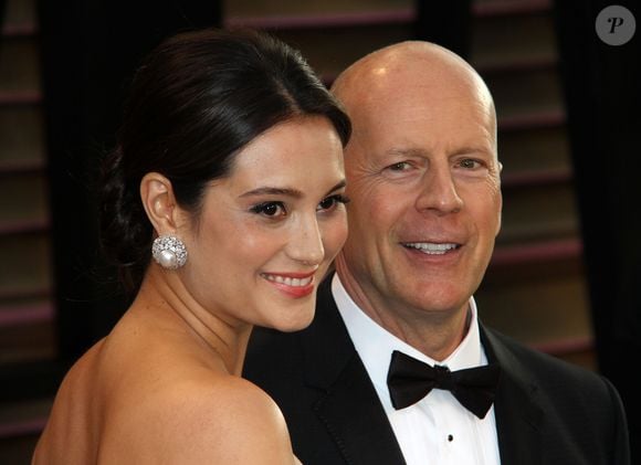 Sa compagne, qui a 23 ans de moins que lui, a d'ailleurs partagé un message très émouvant, le 1er avril 2025, sur Instagram. Un message pour une occasion bien particulière !
Bruce Willis, Emma Heming - Arrivées des people à la soirée Vanity Fair après la 86ème cérémonie des Oscars le 2 mars 2014. FAMEFLYNET / BESTIMAGE