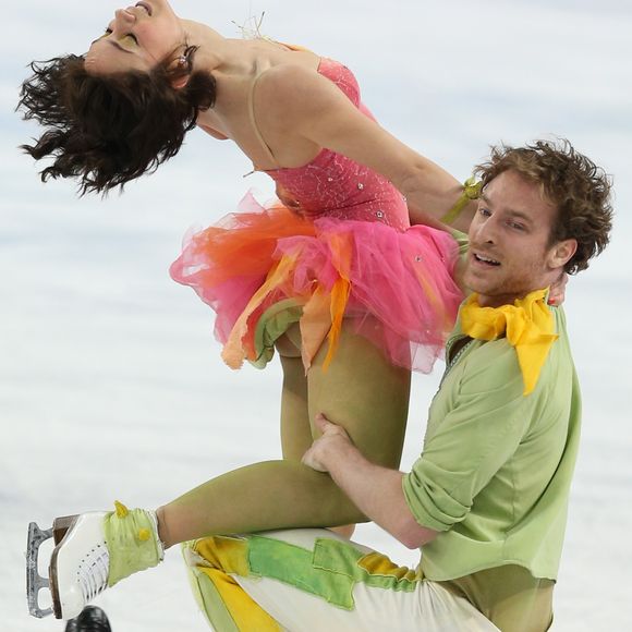 Le couple de patineurs français Nathalie Pechalat et Fabian Bourzat lors de leur programme libre de danse au Iceberg Place Skating pendant les Jeux Olympiques d'Hiver de Sotchi, le 18 février 2014.