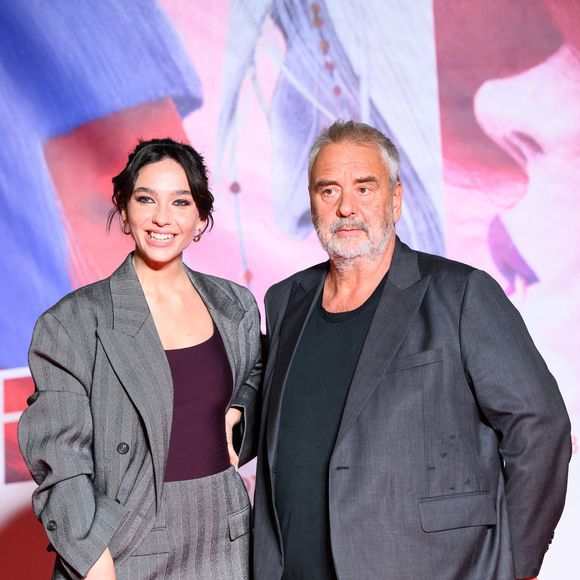 Matilda De Angelis et Luc Besson sur le tapis rouge avant la présentation du film Dracula du réalisateur Luc Besson. Sur la photo, Matilda De Angelis et Luc Besson à Lucques, Italie, le 29 octobre 2025. Photo par Stefano Dalle Luche/Avalon/ABACAPRESS.COM