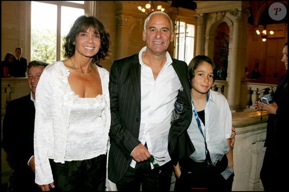 Michel et Stéphanie Fugain - Mariage de Mimie Mathy et Benoist Gérard à la mairie de Neuilly sur Seine.