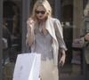 Rachetée dans les années 1960 par Denis Colban, elle est aujourd'hui dirigée par ses enfants, Jean-Claude et Anne-Marie Colban, qui perpétuent son savoir-faire familial. 

Paris, France – Kate Moss a été aperçue en train de faire du shopping chez Charvet, à Paris, durant la Fashion Week. Elle affichait une allure naturelle et élégante, vêtue d'un pantalon en soie crème, d'un chemisier souple et de lunettes de soleil oversize. Le mannequin portait un sac de luxe tout en cultivant un style soigné, misant sur une palette de tons neutres et une élégance décontractée. Backgrid USA / Bestimage



Pictured: Kate Moss
