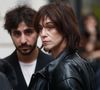 Cette société est présidée par Philippe Dabi, un ami de Charlotte Gainsbourg et fondateur du groupe Bioclinic, avec une fortune estimée à 100 millions d’euros.

Charlotte Gainsbourg et son fils Ben Attal lors de la cérémonie de dévoilement de la plaque "Maison des Illustres" de la Maison Gainsbourg à Paris, France, le 2 avril 2024. © Christophe Clovis/Bestimage