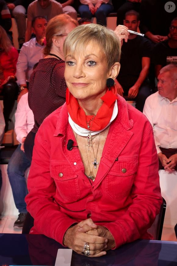 Elle n'a aucunement l'intention de tomber amoureuse d'un autre et n'envisage pas d'autre relation de couple.

Exclusif - Isabelle Morini-Bosc, sur le plateau de  TBT9 présenté par C.Hanouna, et diffusé en direct sur W9, Paris, France, le 16 octobre 2025. © Jack Tribeca / Bestimage