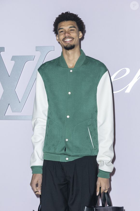 Victor Wembanyama - Photocall pour le défilé Louis Vuitton prêt à porter hommes Automne / hiver  2025 - 2026 lors de la fashion week à Paris le 21 2025. © Olivier Borde /Bestimage