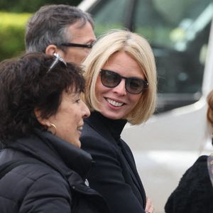 Parmi eux, sa meilleure amie Isabelle Alonso a pris la parole avec beaucoup d’émotion.

Isabelle Alonso, Sylvie Tellier - Sorties des obsèques d'Isabelle Mergault à la Coupole du Père-Lachaise à Paris le 30 mars 2026. © Cyril Moreau - Dominique Jacovides / Bestimage