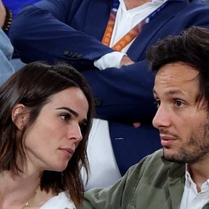 Le chanteur Vianney et sa femme Catherine Robert en tribunes lors des Internationaux de France de Tennis de Roland Garros 2025, à Paris, France, le 6 juin 2025. © Jacovides-Moreau/Bestimage