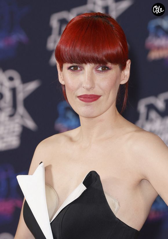 Jennifer Ayache de Superbus - La 27 ème édition des NRJ MUSIC AWARDS au Palais des festivals et des congrès, à Cannes vendredi 31 octobre 2025. © Christophe Aubert via Bestimage