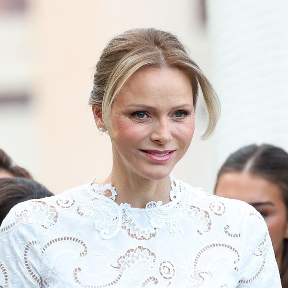 Il était très important pour l'épouse du prince Albert d'être présente à cette soirée.

La princesse de Monaco présente lors du traditionnel "Pique-nique des Monégasques" à Monaco. © Claudia Albuquerque/Bestimage