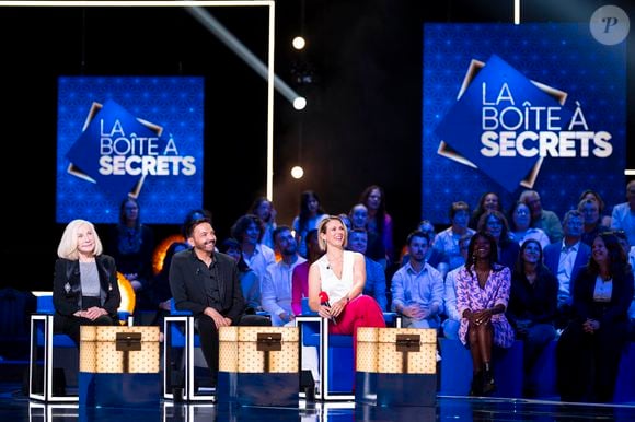 Exclusif - Lorie (Laure Pester), Kamel Ouali et Michèle Torr lors de l'enregistrement de l'émission "La Boîte à secrets", présentée par F.Bollaert et diffusée le 3 octobre 2025 sur France 3, dans les studios du Lendit à Saint-Denis, Seine Saint-Denis, France, le 9 septembre 2025. © Pierre Perusseau/Bestimage