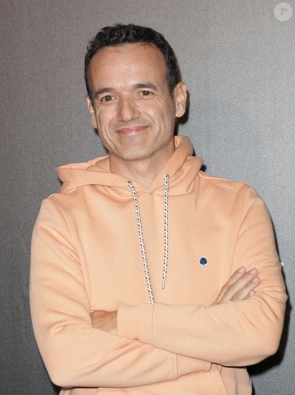 Mais il est conscient d'être un privilégié : "Je peux vivre de mon métier d'auteur, parce que j'ai un assez gros volume pour en vivre"

Fabien Olicard à l'avant-première de la série Disney+ "bref.2" au cinéma le Grand Rex à Paris le 10 février 2025. © Coadic Guirec/Bestimage