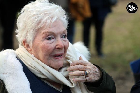 Line Renaud - Line Renaud, 97 ans, a inauguré un jardin public qui porte son nom, à Lille, France, le mercredi 17 décembre 2025. © Claude Dubourg/Bestimage