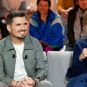 Yoann Latouche et Agathe Lecaron sur plateau de l'émission "Animalement Vôtre" présentée par Bernard Montiel et diffusée le 1er mars 2026 sur France 3, à Paris, France, le 13 janvier 2026. © Julien Sarkissian/Bestimage