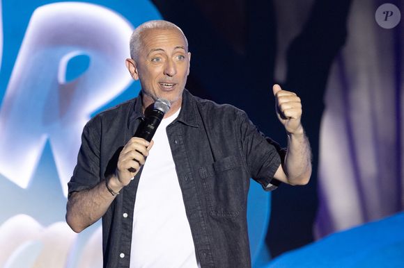 plus que Kev Adams ne l'est de Gad Elmaleh.

Gad Elmaleh - Enregistrement de l'émission "L'humour à la plage" pour la 2eme édition du festival de Juan les Pins à la pinède Gould le 27 juin 2025. © Bruno Bebert / Bestimage