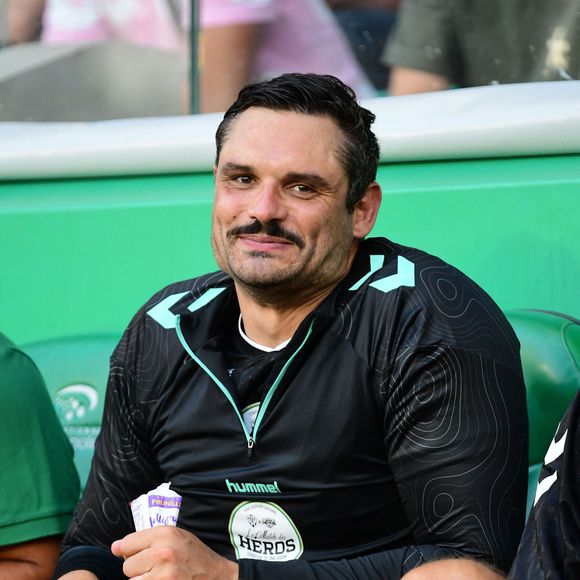 Florent Manaudou - Match des héros au stade Geoffroy-Guichard de Saint-Étienne le 31 mai 2026. Les Légendes des Verts et la Team des Héros ont fait le spectacle ce dimanche soir à Geoffroy-Guichard (3-4). Ovationnés par plus de 17 000 spectateurs, leur participation, ainsi que celle du peuple Vert, permettra de faire avancer la recherche contre la maladie de Charcot.  © Romain Doucelin/Bestimage