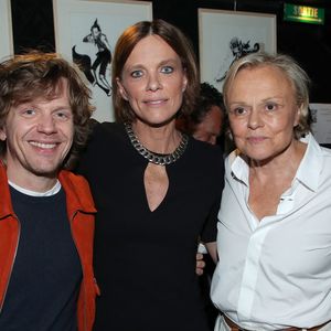 De nombreuses personnalités s’y sont rendues, dont Alex Lutz

Exclusif - Alex Lutz, Anne Le Nen (Co-autrice de la pièce) et sa femme Muriel Robin - Générale de la Pièce "On va tous être d'accord… ou pas " au théâtre Lepic à Paris le 6 Mai 2025. © Bertrand Rindoff/Bestimage