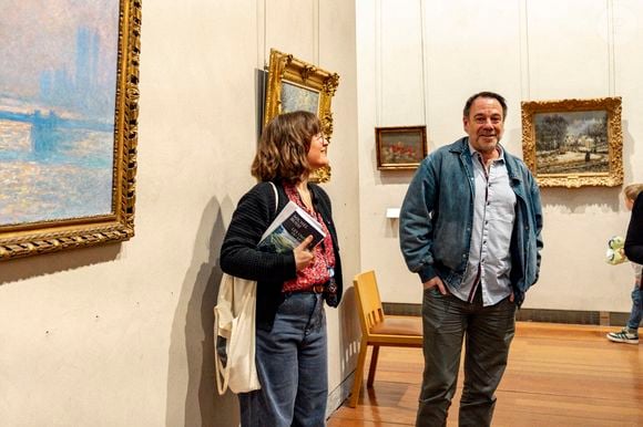 Ce montant exceptionnel constitue l'un des plus beaux succès de la carrière de ce brocanteur professionnel.

Michel Bussi est au Musée des Beaux Arts pour admirer un tableau de Monet en écho à son 1er livre le dalhia noir lors de la 22ème édition du festival Quais du Polar à Lyon le 5 avril 2026. Photo Sandrine Thesillat / PsNewZ / Bestimage