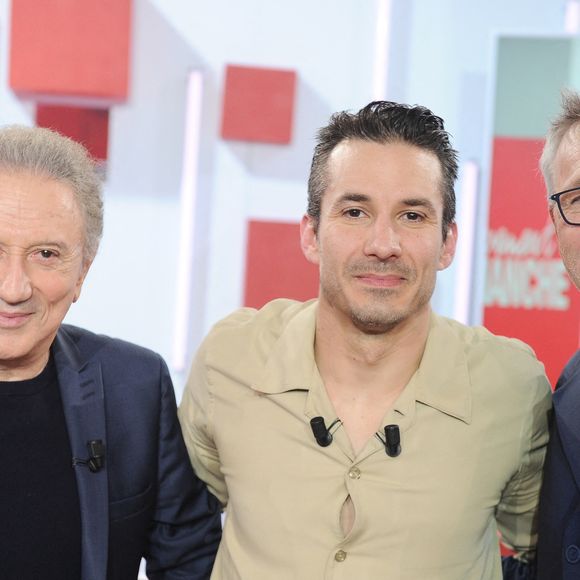 Michel Drucker, Jeremy Ferrari et Laurent Ruquier lors de l'enregistrement de l'émission "Vivement dimanche" au studio Rive Gauche, présentée par M.Drucker avec une diffusion sur France 3 le 8 mars 2026, à Paris, France, le 25 février 2026. © Guillaume Gaffiot/Bestimage