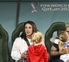 On peut voir que Mia Griezmann Choperena est rentrée avec deux médailles d’or
Antoine Griezmann en famille avec sa femme Erika Choperena et leurs filles - Les joueurs de l'équipe de France passent un moment avec leur famille avant la rencontre France/Tunisie lors de la Coupe du Monde de la FIFA, Qatar 2022 le 30 novembre 2022. © JB Autissier / Panoramic / Bestimage