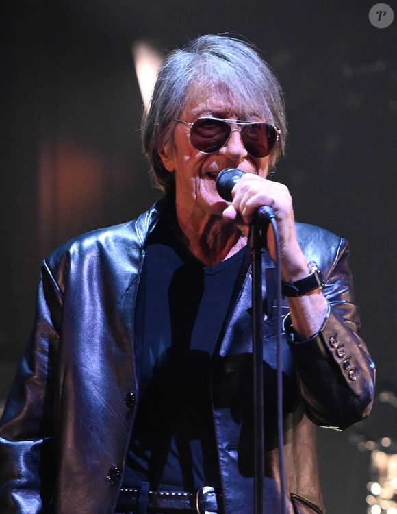 Les nouvelles sur Jacques Dutronc sont positives. Eddy Mitchell n'a pas eu de contact depuis trois semaines, mais avant cela, tout allait pour le mieux.

Jacques Dutronc et Thomas Dutronc en showcase de leur tournée "Dutronc & Dutronc" au Centre Evénementiel de Courbevoie le 11 avril 2022.  © Coadic Guirec/Bestimage