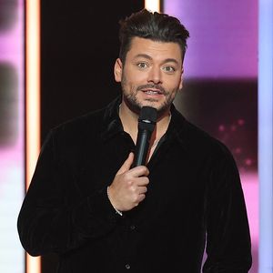 Kev Adams - Les personnalités se mobilisent lors de la 37ème édition du Téléthon sur le plateau de France 2, avec pour parrain Vianney. Le 8 décembre 2023. 
© Coadic Guirec / Bestimage