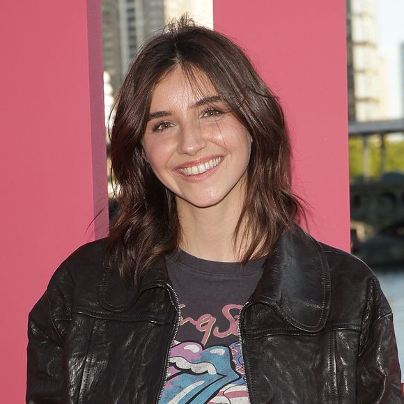 Âgée de 22 ans, Vittoria de Savoie partage la passion de son père pour l’art et organise elle-même des expositions.

Vittoria de Savoie (fille d’Emmanuel-Philibert et de Clotilde Courau) - Photocall Prime Video "Elle" Summer Party au Noti Club à Paris le 6 juillet 2026. © Coadic Guirec/Bestimage