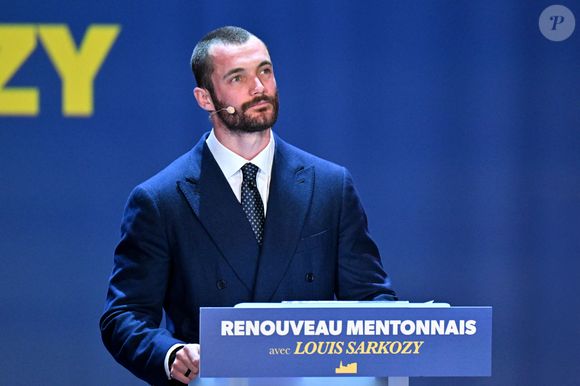 Louis Sarkozy durant son premier meeting de campagne pour les prochaines élections municipales à Menton entouré de ses colistiers, de sa femme Natali, de sa mère Cécilia Attias venu avec son mari Richard Attias au Palais de l'Europe, le 12 mars 2026. © Bruno Bebert / Bestimage