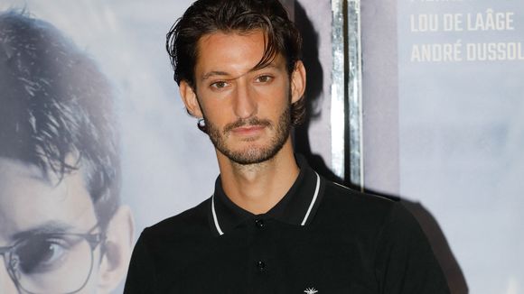 "J'ai eu la chance d'aller à l'école publique" : Pierre Niney encense le système scolaire et s'explique