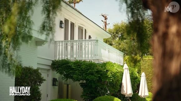 Voici à quoi ressemble la villa blanche de Sylvie Vartan à Los Angeles.
