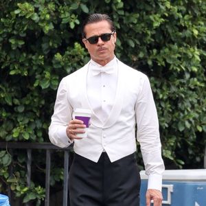 Exclusif - Brad Pitt sur le tournage du film "Babylon" à Los Angeles le 28 septembre 2021. Backgrid USA / Bestimage