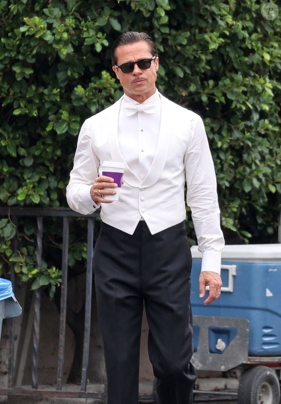 Exclusif - Brad Pitt sur le tournage du film "Babylon" à Los Angeles le 28 septembre 2021. Backgrid USA / Bestimage