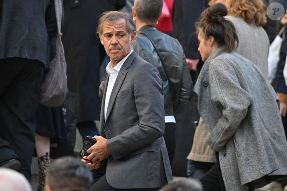 Paul Belmondo à la cérémonie d'enterrement de l'actrice italo-française Claudia Cardinale à l'église Saint-Roch à Paris, France, le 30 septembre 2025. Claudia Cardinale, décédée le 23 septembre à l'âge de 87 ans, a eu une carrière longue de six décennies, et a été dirigée par de grands acteurs tels que Federico Fellini et Luchino Visconti. Photo par Julien Reynaud/APS-Medias/ABACAPRESS.COM