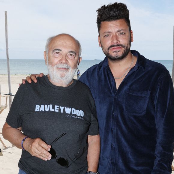 Gérard Jugnot et Kev Adams lors du Festival du Cinéma et Musique de Film à La Baule, France le 29 juin 2023. Photo par Jerome Dominé/ABACAPRESS.COM