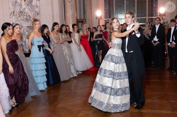 Qui est-il ?

Exclusif - Lucia Sofia Ponti, petite fille de S.Loren (Giorgio Armani) et son cavalier le comte Alberico di Carpegna Brivio et Apple Martin (Valentino) à l'hôtel Shangri-La Paris pour Le Bal 2024 le 30 novembre 2024 © Le Bal / Borde / Moreau / Bestimage Les partenaires du Bal : Shangri-La Paris, l'hôtel du Bal V MUSE Jewelry, le joaillier du Bal  Carita, le partenaire beauté du Bal Laurent-Perrier, le champagne le Forum Culturel Mondial de Taihu Les charités du Bal : ARCFA – Association pour la Recherche en Cardiologie du Fœtus à l’Adulte Hopital Necker-Enfants Malades Maria Fareri Children’s Hospital