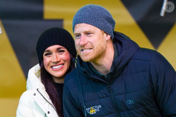 Le prince Harry, duc de Sussex et Meghan Markle, duchesse de Sussex, assistent à un match de basketball en fauteuil lors des "Invictus Games Vancouver Whistler 2025" à Vancouver, le 9 février 2025.

Photo : Backgrid USA / Bestimage
