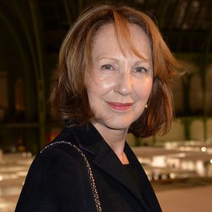 Selon "Le Parisien", l’actrice vivait rue Madame, dans le VIe arrondissement de Paris, où elle menait une existence très discrète. 

Nathalie Baye - Soirée d'inauguration de la FIAC 2015 organisée par Orange au Grand Palais à Paris, le 21 octobre 2015. © Veeren / Bestimage
