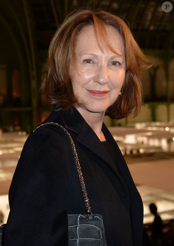 Selon "Le Parisien", l’actrice vivait rue Madame, dans le VIe arrondissement de Paris, où elle menait une existence très discrète. 

Nathalie Baye - Soirée d'inauguration de la FIAC 2015 organisée par Orange au Grand Palais à Paris, le 21 octobre 2015. © Veeren / Bestimage