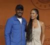 Dimanche 19 avril 2026, la jeune femme a publié une série de clichés de sa fête d’anniversaire. Sur le premier, nous pouvons la voir souriante dans les bras de son cher et tendre Harry Roselmack.

Harry Roselmack et sa nouvelle compagne Jennifer Galap lors des Internationaux de France de Tennis de Roland Garros 2025, à Paris, France, le 7 juin 2025.

© Cyril Moreau / Bestimage