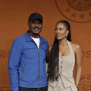 Dimanche 19 avril 2026, la jeune femme a publié une série de clichés de sa fête d’anniversaire. Sur le premier, nous pouvons la voir souriante dans les bras de son cher et tendre Harry Roselmack.

Harry Roselmack et sa nouvelle compagne Jennifer Galap lors des Internationaux de France de Tennis de Roland Garros 2025, à Paris, France, le 7 juin 2025.

© Cyril Moreau / Bestimage