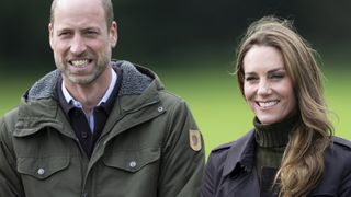 Le Prince William s’en va sur l’île de Bute avec Kate Middleton quand son frère Harry fait son grand retour à Londres