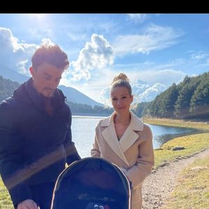 Tous deux se sont installés ensemble dans les hauteurs de l’Andorre.



Julian Alaphilippe et Marion Rousse vivent avec leur fils Nino en Andorre