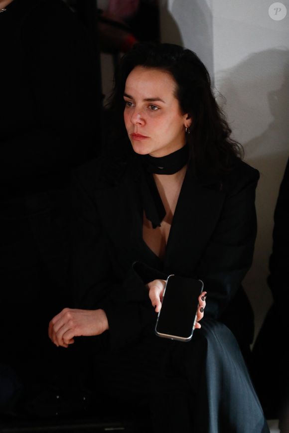 Pauline Ducruet au front row du défilé Weinsanto Mode Féminine Prêt-À-Porter Automne/Hiver 2025-2026 lors de la Fashion Week de Paris (PFW), à Paris, France, le 3 mars 2025. © Christophe Clovis/Bestimage