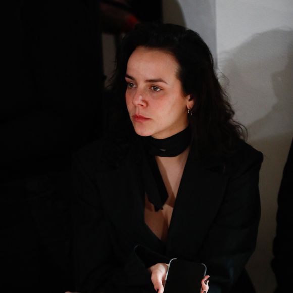 Pauline Ducruet au front row du défilé Weinsanto Mode Féminine Prêt-À-Porter Automne/Hiver 2025-2026 lors de la Fashion Week de Paris (PFW), à Paris, France, le 3 mars 2025. © Christophe Clovis/Bestimage